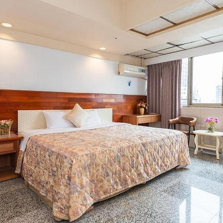 Yi Pin Business Hotel Taoyuan Exterior photo
