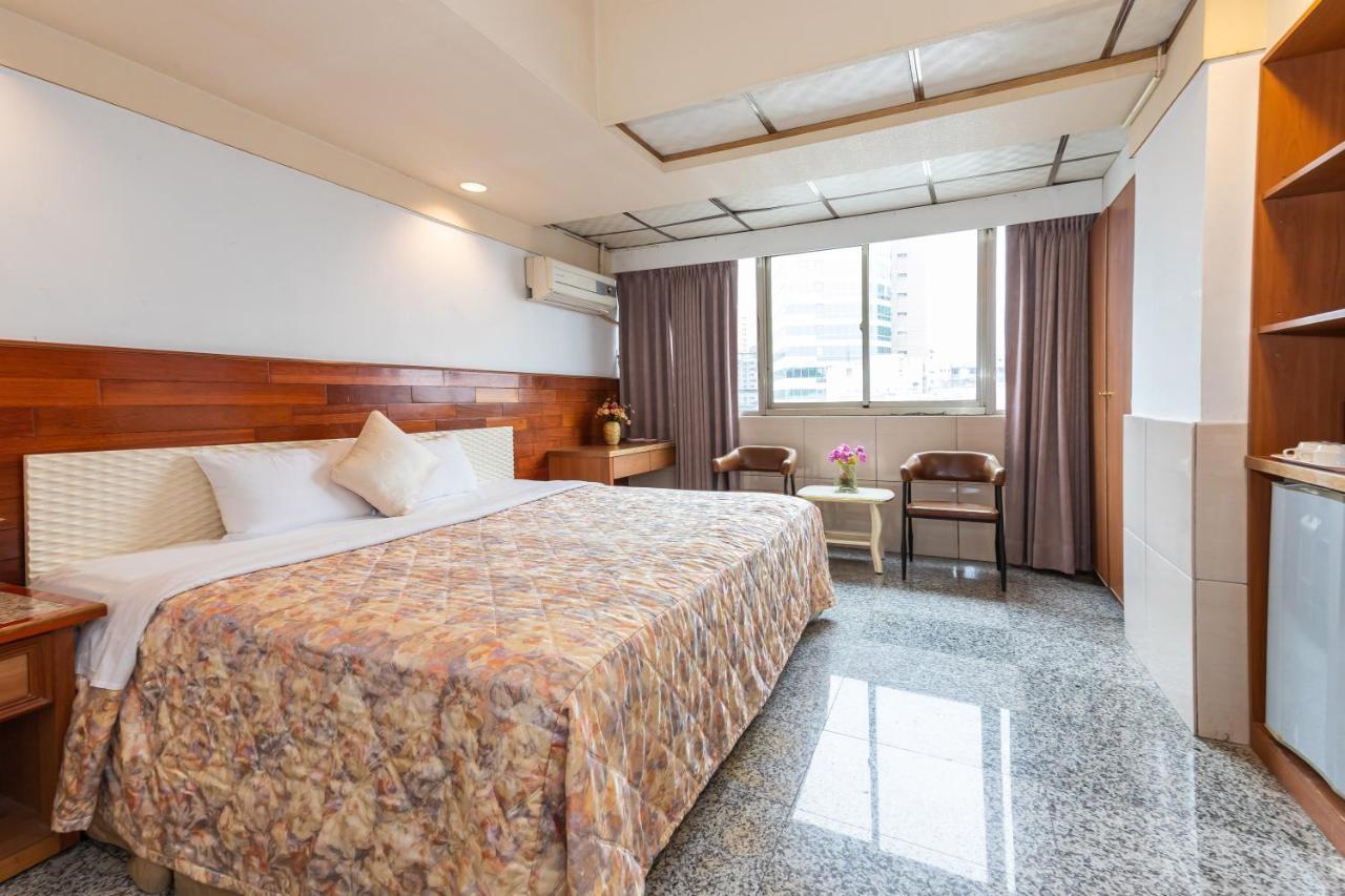 Yi Pin Business Hotel Taoyuan Exterior photo