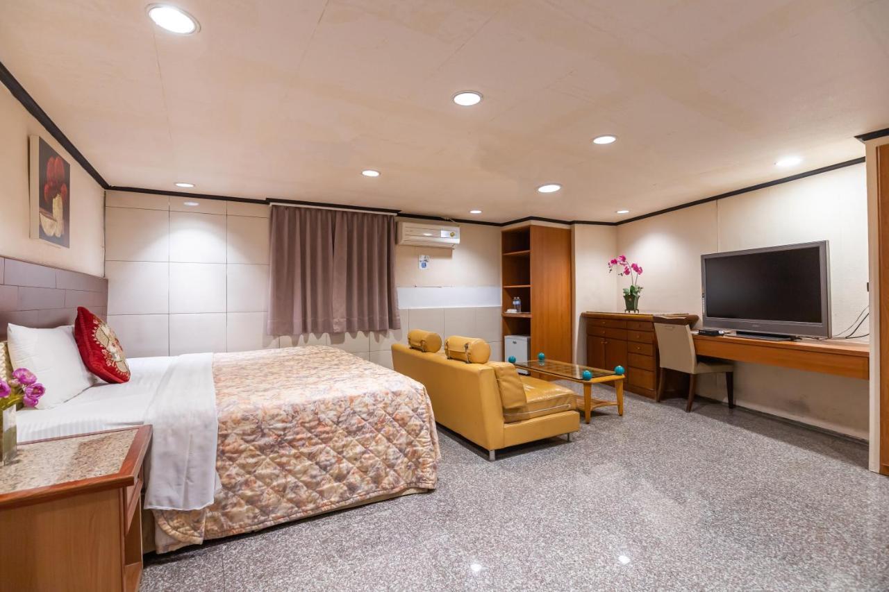 Yi Pin Business Hotel Taoyuan Exterior photo